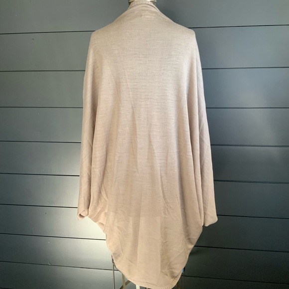 🎉Neutral Wrap/Kimono - Picture 9 of 12